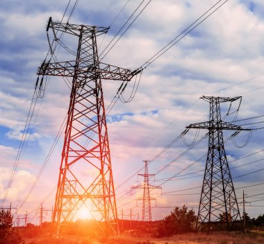 yüksek voltajlı elektrik hatları