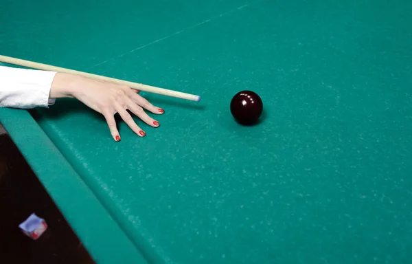 Jogador tentando acertar a bola — Fotografia de Stock