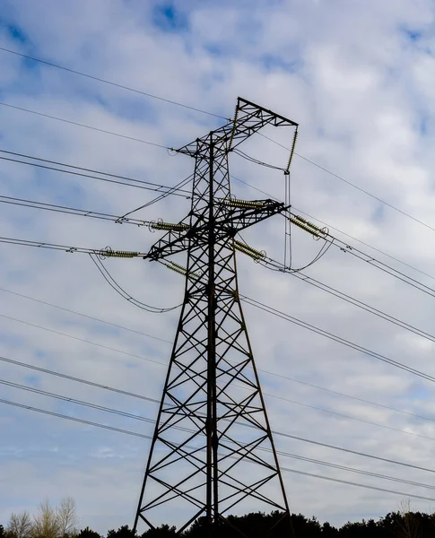Högspänning elektrisk växellåda torn energi Pylon — Stockfoto