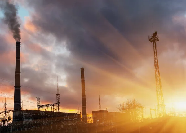 Central eléctrica ao entardecer — Fotografia de Stock