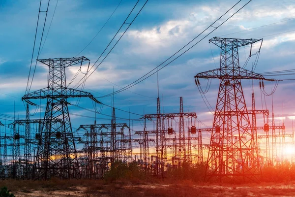 Distribuição Subestação Elétrica Com Linhas Alimentação Transformadores — Fotografia de Stock