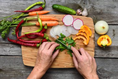 Sebze salatası için. Sebze iliği, biber, soğan, maydanoz.