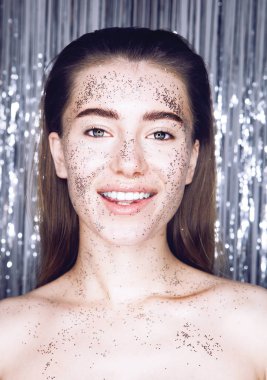 Glitter ile kız portresi makyaj