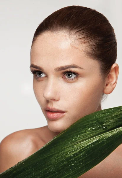 Portrait of woman with green leaf — Stock Photo, Image