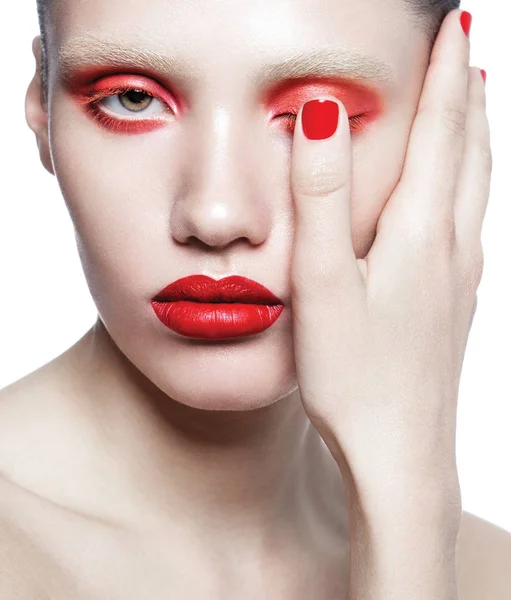 Mulher com maquiagem brilhante e manicure — Fotografia de Stock