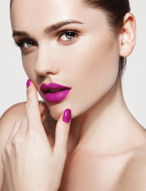 Güzel genç model pembe dudaklar