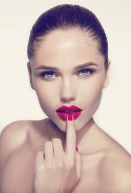 Güzel genç model pembe dudaklar