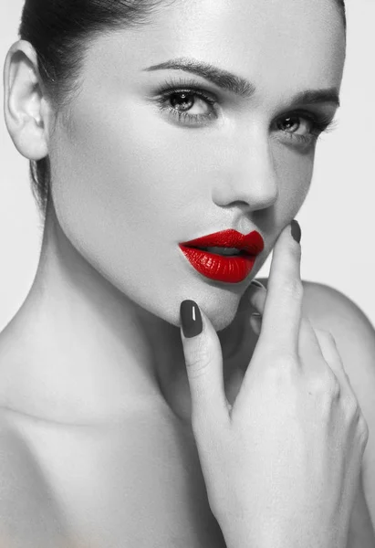 Beautiful young model with red lips — Stock Photo, Image