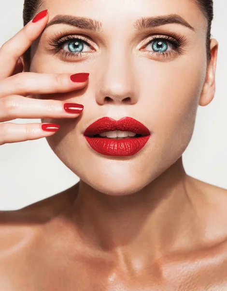 Beautiful young model with red lips — Stock Photo, Image