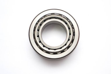 Beyaz arka plan üzerinde izole rulman