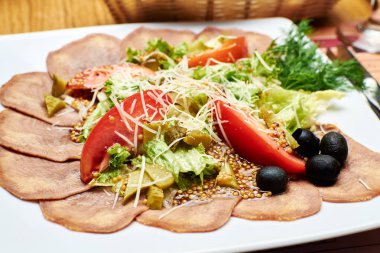 meze ile sığır eti dilinin