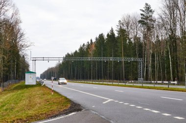 Bir üzerinde elektronik ücretli kapı