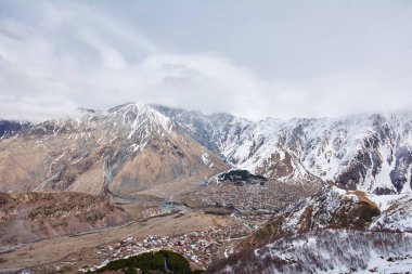 Kış Kafkas Dağları ile kaplı