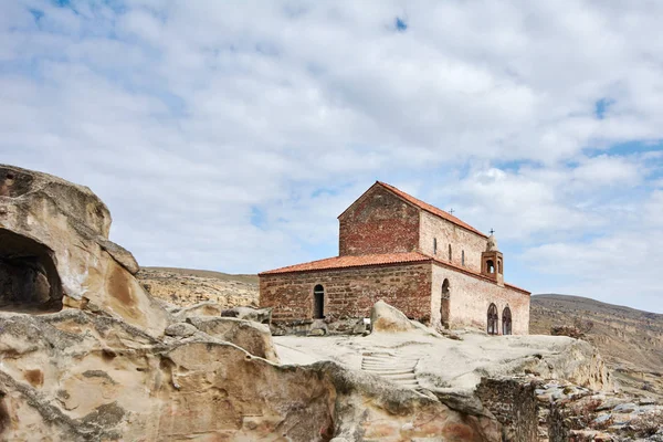 Antigua basílica en la cueva de Uplistsikhe — Foto de Stock