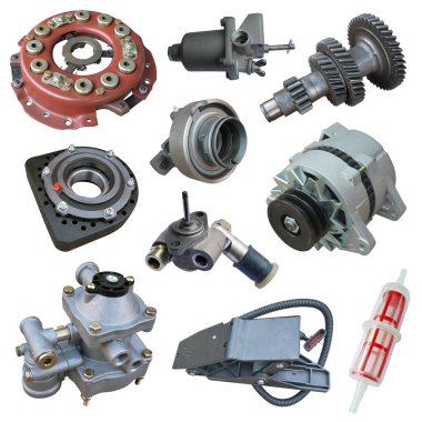 Beyaz arka planda yedek parça arabası var. Mağaza veya sonraki pazar için pek çok izole öge ile ayarla