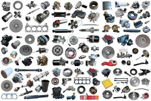 Beyaz arka planda yedek parça arabası var. Mağaza veya sonraki pazar için pek çok izole öge ile ayarla