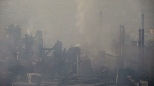 Emissioni di fumo dovute all'inquinamento atmosferico industriale — Video Stock