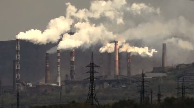 Çevre tehlikeli sanayi. Hava kirliliği duman tarafından.