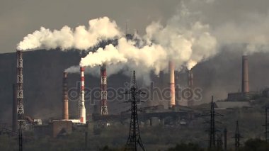 Çevre tehlikeli sanayi. Hava kirliliği duman tarafından.