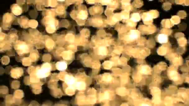 Abstracte gouden Spots Bokeh hoogtepunten wateroppervlak — Stockvideo