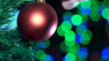 Yılbaşı ağacı süsleri arka plan Bokeh aydınlatma ile