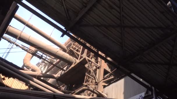 産業の背景高炉建設. — ストック動画