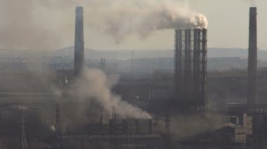 Büyük bir bitki boru duman atmosfer