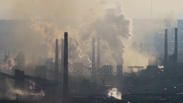 Забруднення атмосфери по димовиделеніем з металургійний завод. — стокове відео