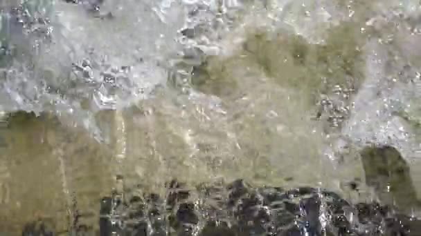 Streams Transparan Stream Slow Motion Close-Up Bright Sunny Day . — Stok Video