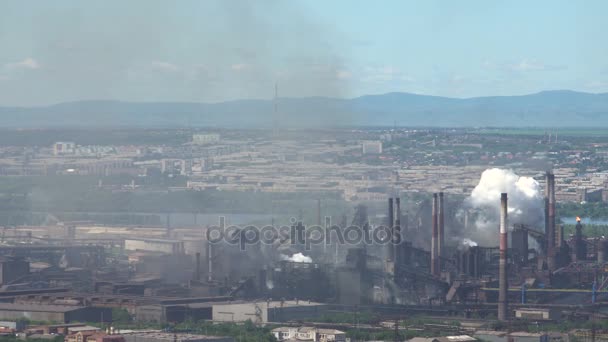 Verschmutzung der Stadt durch Emissionen industrieller Betriebslampen — Stockvideo