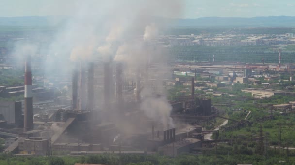 Fabrika tarafından küresel kirliliği şehir atmosferi emisyonları duman — Stok video
