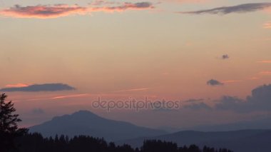 Güzel gün batımı Taim tur yaz dağlarda