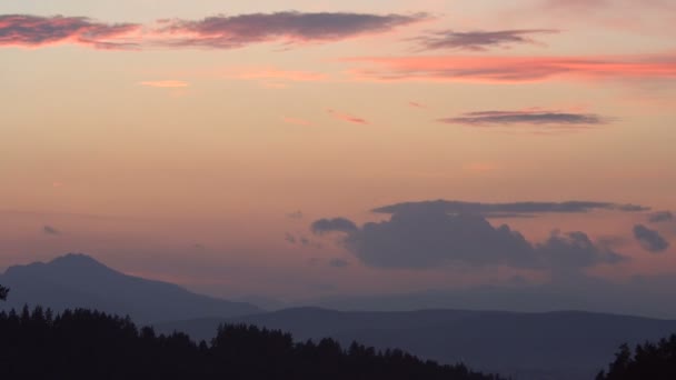 Nyári-hegység gyönyörű naplemente Taim kör — Stock videók