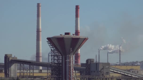 Ρύπανση Της Ατμόσφαιρας Από Μια Βιομηχανική Επιχείρηση Της Μεταλλουργικής Βιομηχανίας — Αρχείο Βίντεο