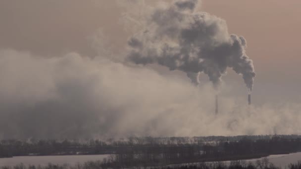 Vervuiling Van Atmosfeer Door Een Industriële Onderneming Voor Metaalindustrie — Stockvideo