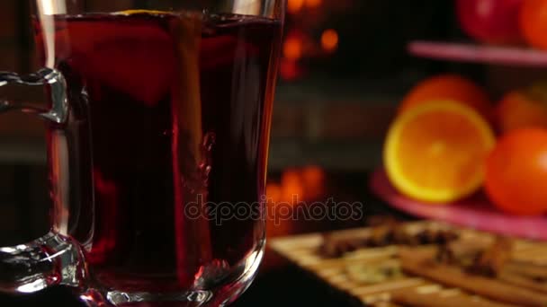 Mulled wine and fruits — Stock Video