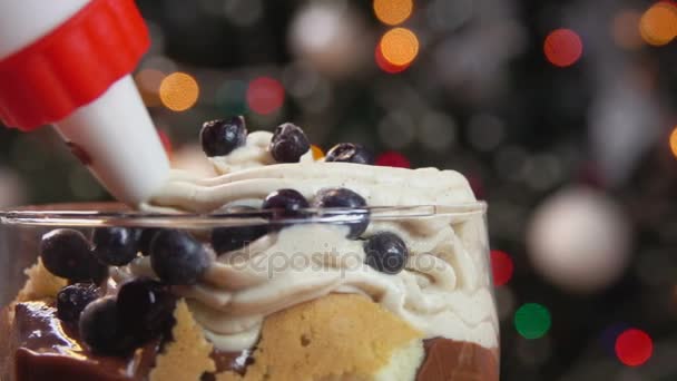 Confectionery syringe puts cream in a bowl with pancakes — Stock Video