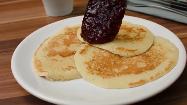 Jam superimposed spoon on pancakes — Stock Video