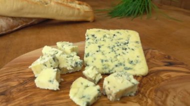 Mavi peynir rokfor baget ile gemide