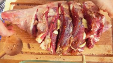 Cook kuzu bacak koyar