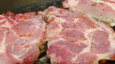 T-Bone biftek ızgara pişirme