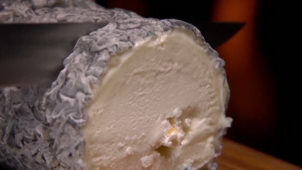 Goat cheese on the background of a burning fireplace — Stock Video