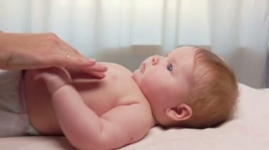 Anne bebek karın masajları