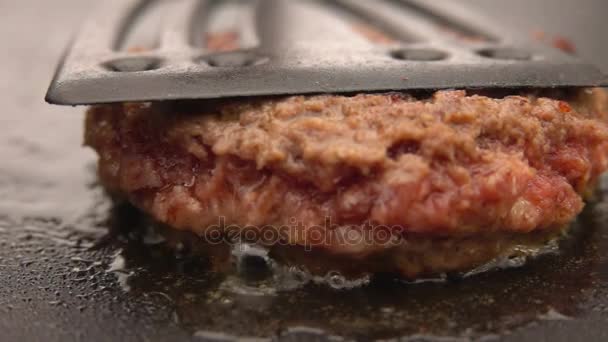 Smażone Pack hamburgery z grilla — Wideo stockowe