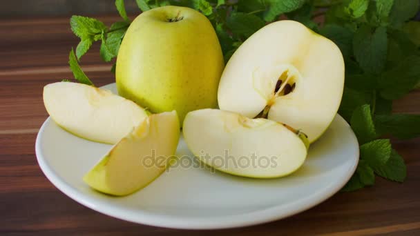 Ripe tasty apple on a white plate — Stock Video