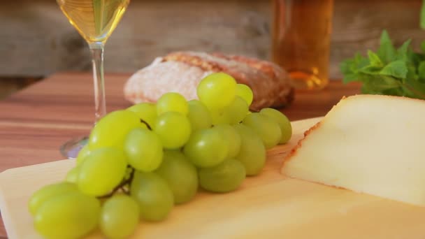 Hard cheese with white wine. grapes and bread — Stock Video