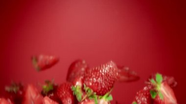 Havada uçan Strawberrys