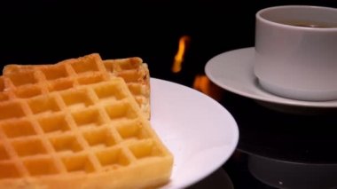 Waffle ve kahvaltı için yeşil çay