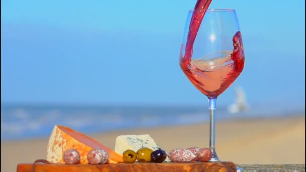 大西洋沿岸的奶酪和葡萄酒野餐 — 图库视频影像