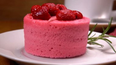 Güzel Fransız mousse kek Ahududu ve krem